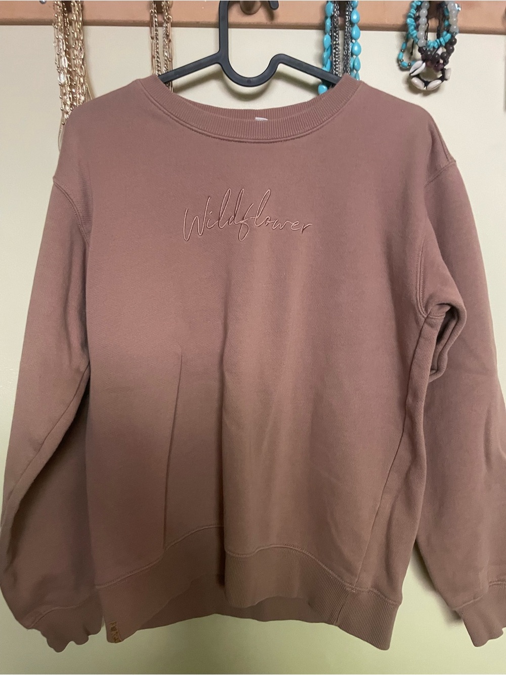 tentree Wildflower Embroidered Crew in Dusty Rose